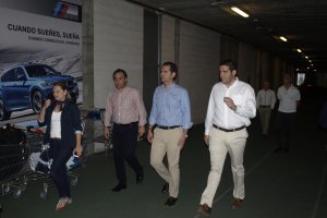 El alcalde y su equipo en el Mediterráneo.