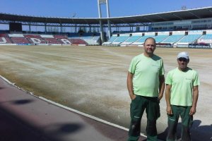 Dos grandes profesionales al frente del césped.