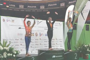 El roquetero subido al podio del Campeonato de España.