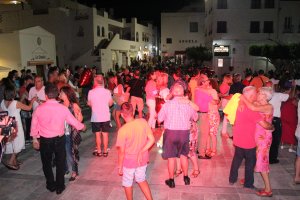 Besos en la Plaza Nueva, fotos para inmortalizar la noche, renovación de votos matrimoniales, cenas románticas en rincones únicos, y mucho más el sáb