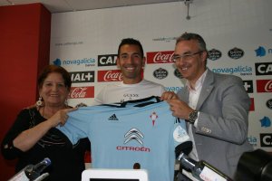 Charles fue presentado en Vigo por Miguel Torrecilla.