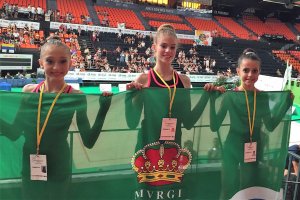 Las tres gimnastas ejidenses en el Campeonato de España.
