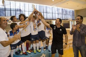 José María salmerón se lo pasó en grande con sus jugadores.