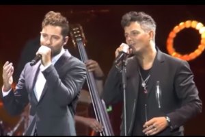 David Bisbal y Alejandro Sanz cantando "Y si fuera ella".
