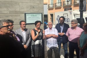 Gracia Fernández pronuncia unas palabras tras descubrir la placa.