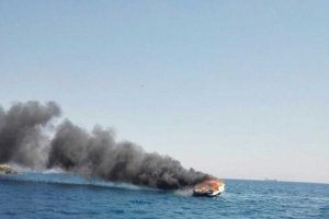 Incendio en la embarcación recreativa.