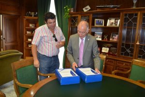 El alcalde de Fiñana, Rafael Montes, junto al presidente de Diputación, Gabriel Amat.