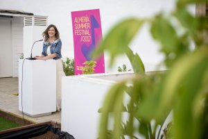 La concejal de Cultura, Ana Martínez Labella, ayer en el terrao de Patio de Vecinas.