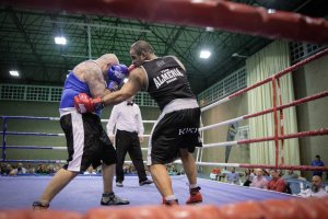 El campeón en plena pelea.