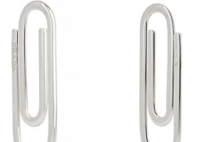 Los clips de Prada han salido recientemente a la venta. / Prada