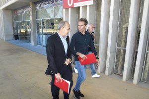 Corona y Mariano llegando a la sala de prensa.