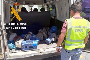 Motores recuperados por la Guardia Civil.