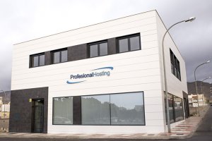 La sede de Almería se encuentra en la calle Hermanos  Machado, 19, de El Parador.