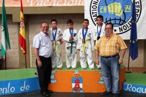 Entrega de premios a los más pequeños.