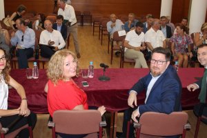 Él consejero en una reunión con el sector hortofrutícola