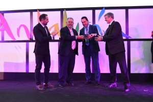 Entrega del premio a Ramón Sedeño.