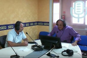 El nuevo director de la cátedra de Bioeconomía de Cajamar, Gabriel Acién, junto con el director de Agricultura 2000, Jacinto Castillo.