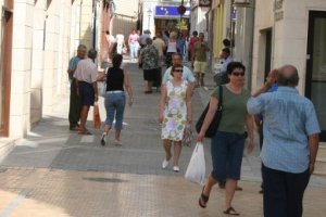 Los comercios de Vera ofrecen hoy multitud de ofertas todo el día.