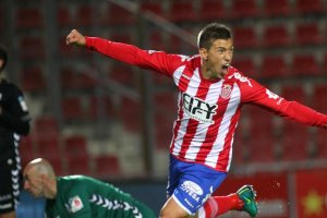 Alcaraz celebrando un gol con el Girona