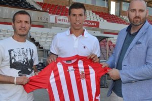 Alcaraz en su puesta de largo con el Girona.