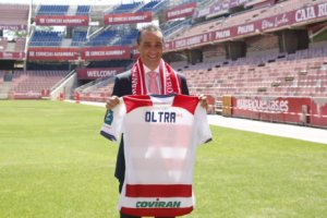 Oltra en su puesta de largo con el Granada.