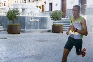 Zouhair El Janati ganó la carrera de Macael.