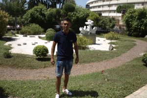 Dani Romera en los jardines de alcaldía.