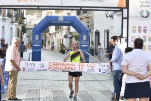 La línea de meta espera al ganador.