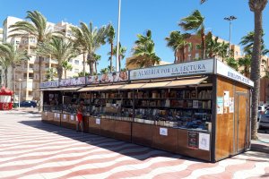 La Biblioplaya en la zona de El Palmeral permanecerá abierta hasta el 23 de septiembre
