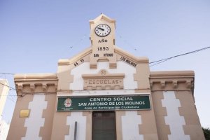 Fachada del Centro Social de Los Molinos.