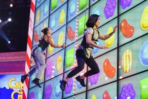 Dos mujeres en uno de los paneles. / CBS