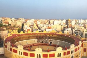 Vista aérea del coso almeriense durante el rodaje.