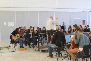 Tomatito ensaya junto con la OCAL.