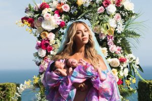 La cantante Beyoncé posa con sus dos gemelos en brazos. / Instagram