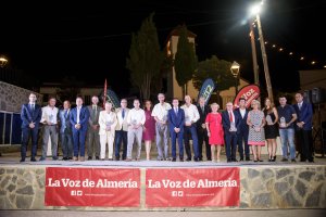 Foto de familia con los premiados en los VIII Premios Almanzora.