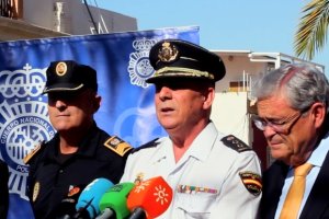 El comisario Adolfo Castaño en la presentación de la campaña Turismo Seguro