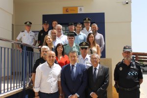 Visita d e Antonio Sanz a la nueva oficina de DNI de Huércal-Overa.