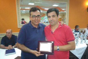 El presidente de los veteranos distingue a Amizián.