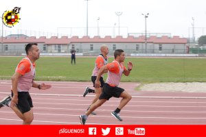 Los árbitros pasando las pruebas.