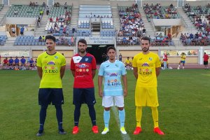 Jugadores con las equipaciones del CD El Ejido para la campaña 2017/18.