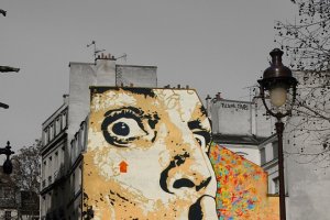 Graffiti que ilustra la imagen del pintor Salvador Dalí.