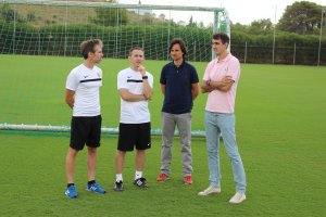 Corona e Ibán buscan acompañante para Caballero.