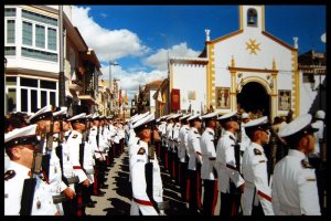 La infantería de Marina durante una de sus apariciones en la Semana Santa huercalense.