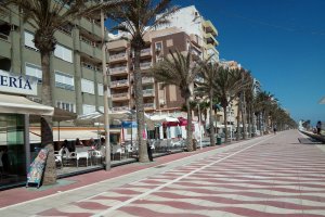 El Paseo Marítimo de la capital cuenta con una variada oferta hostelera.