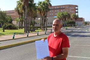 Abuelo paterno con la denuncia interpuesta ante el Hospital de Poniente.