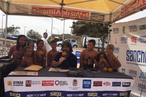 Los niños que han participado en las actividades de Chiquipark han despedido el programa junto a su conductor, Fernando Cuadrado.