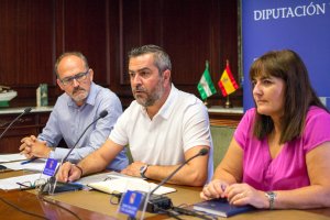 Los diputados socialistas Francisco García, Juan Antonio Lorenzo e Isabel Arévalo.