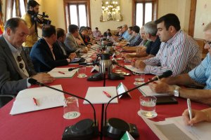 Reunión de los consejeros con la Mesa del Agua