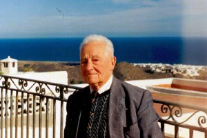 En la Plaza Nueva de Mojácar en 1990. Foto: Ramón Lorente
