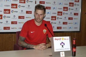 Mandi en rueda de prensa.